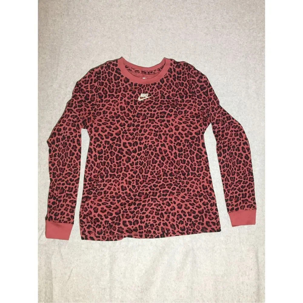 Womens Nike Shirt Size Medium Pink Cheetah Long Sleeve Cute Streetwear casual